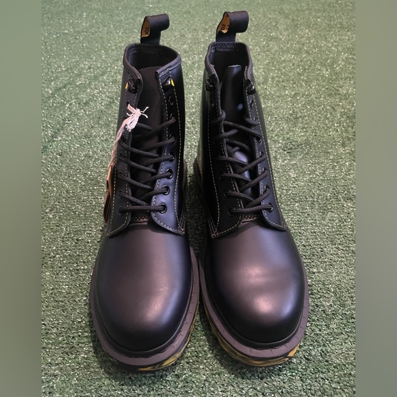 Original DR. MARTENS 1460 Boots LA004 Size 8Men-9Women Black Leather Yellow - Picture 2 of 7